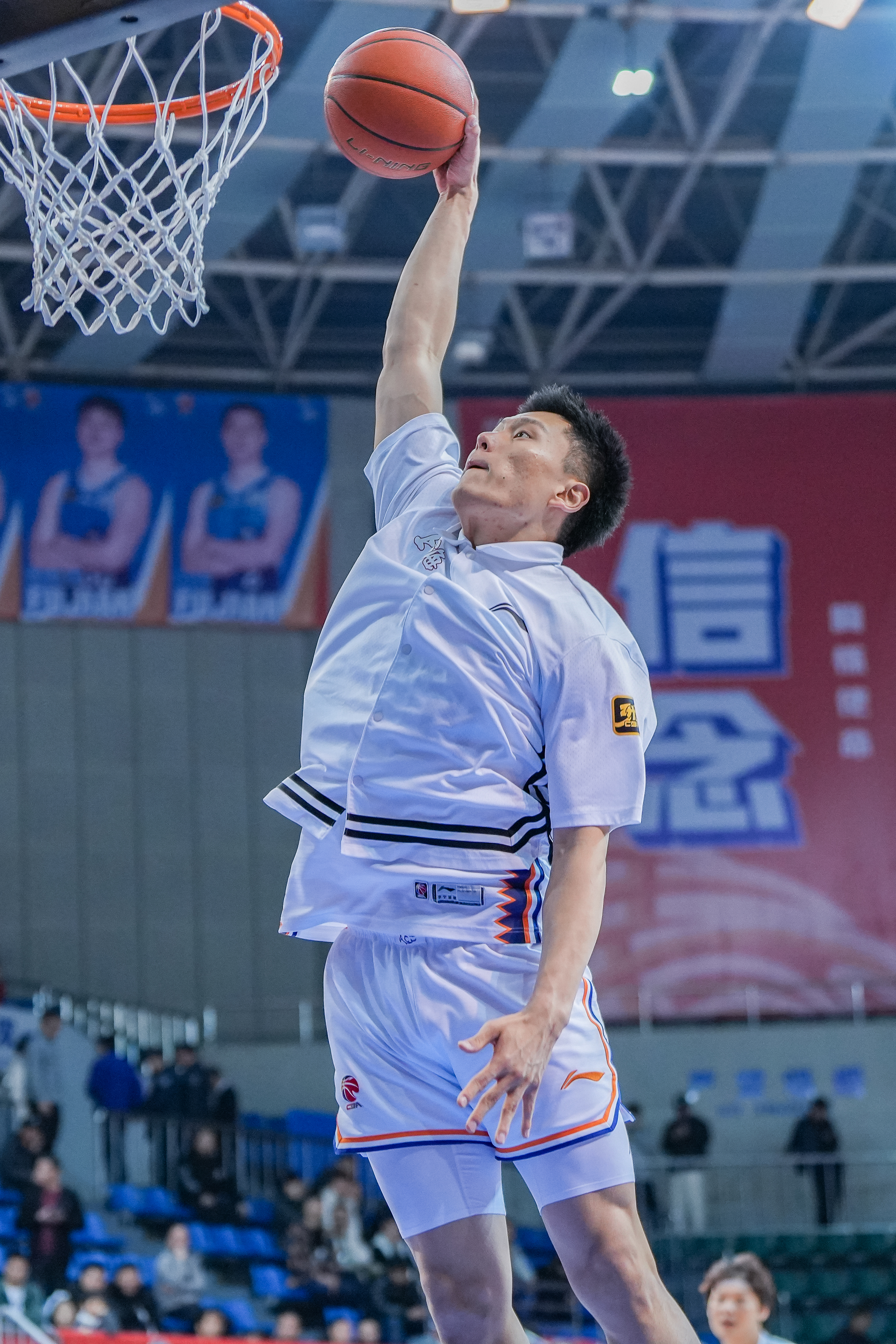  持續(xù)漲球！上海男籃“李花”組合—李弘權(quán)、李添榮