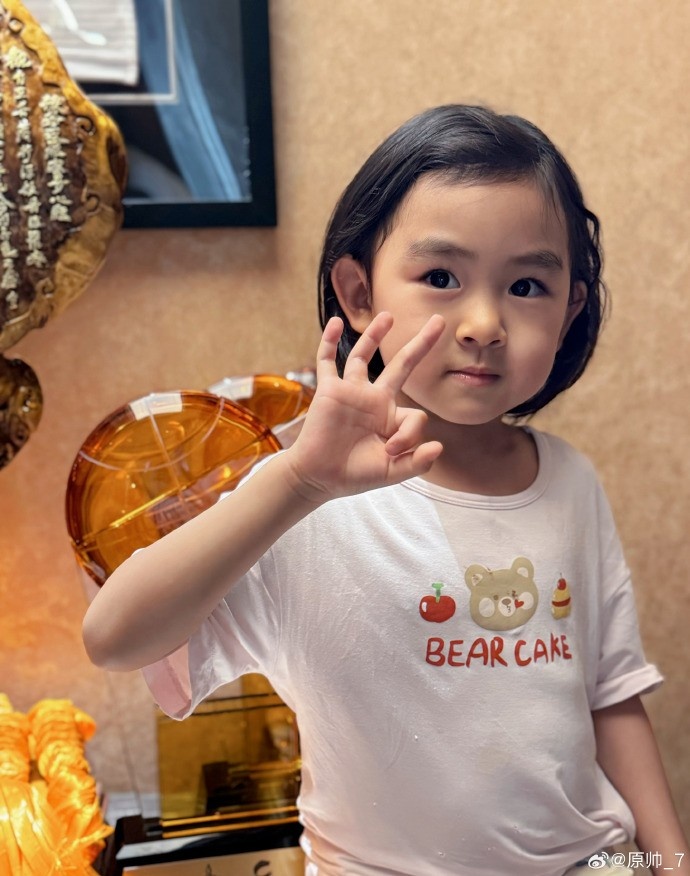  三分大賽三冠王！原帥曬三冠獎杯：完成了女兒給安排的任務(wù)！