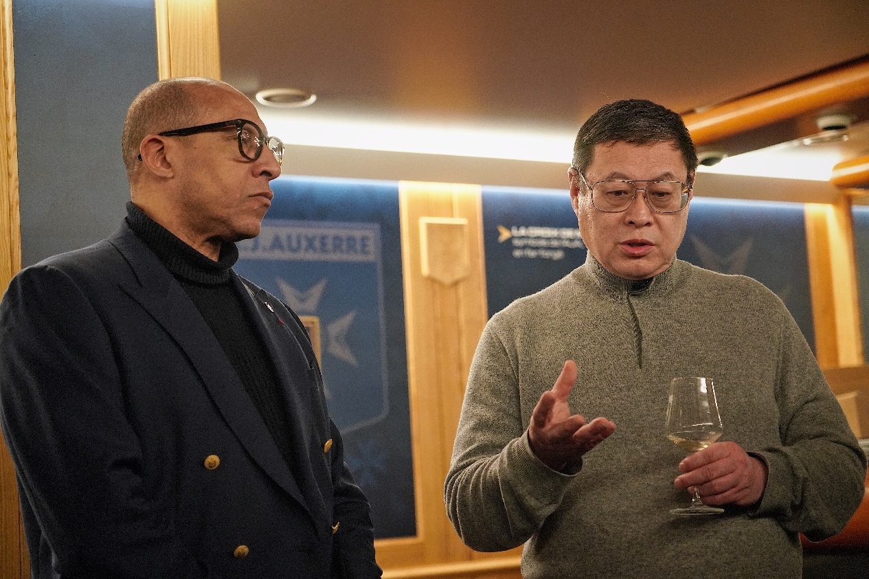  法國足協(xié)主席迪亞洛做客歐塞爾，并與董事會主席周云杰會晤