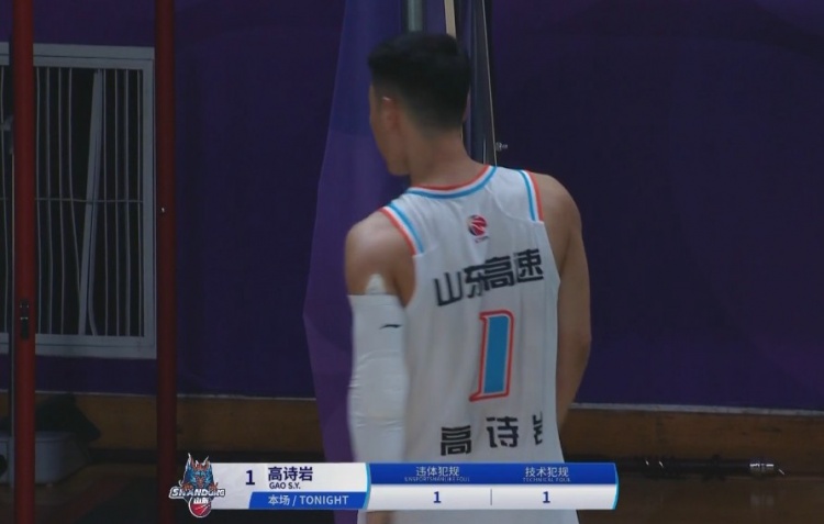  提前打卡！高詩(shī)巖拉倒孟子凱吃到違體犯規(guī) 累計(jì)技犯+違體被驅(qū)逐