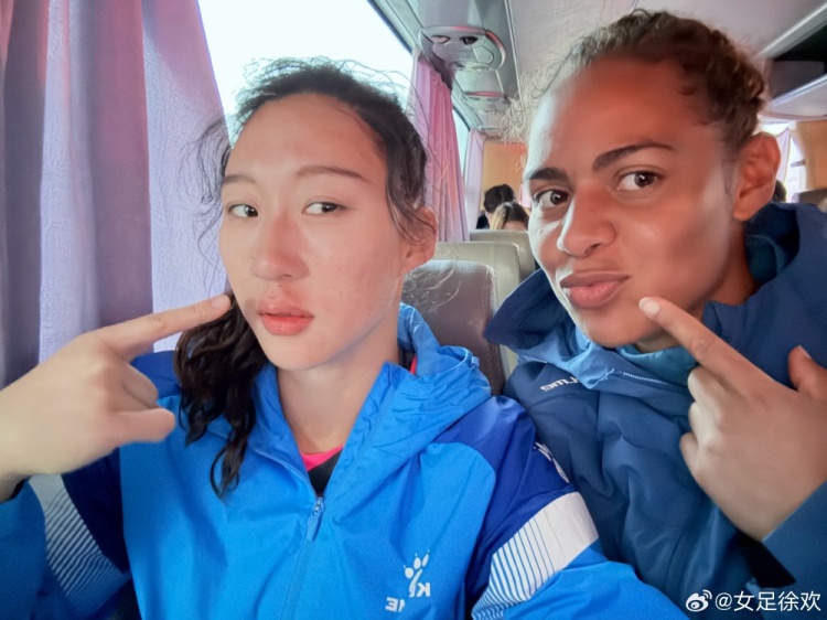  神勇！女足國門徐歡曬照，比賽中被球砸臉仍力保球門不失
