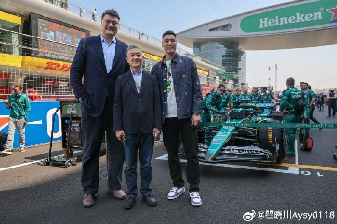 聯(lián)動(dòng)F1！翟曉川曬與姚明、阿隆索、范志毅、周冠宇等的合照