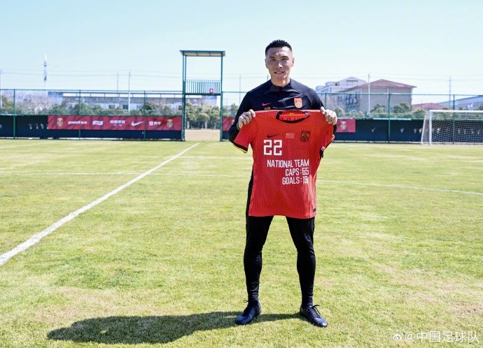  向退役的前國(guó)家隊(duì)球員于大寶表達(dá)感謝、送上祝福