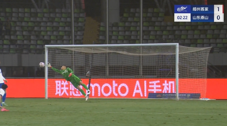  梅州開場2分鐘1-0泰山！茹子楠不停球抽射世界波攻破王大雷大門