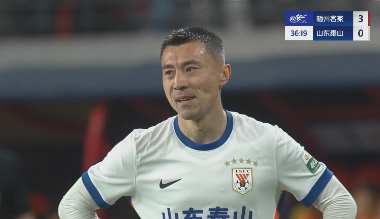  34分鐘0-3落后！36歲鄭錚苦笑36歲大雷沮喪 替補(bǔ)席黃政宇神態(tài)輕松