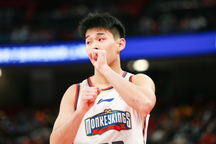  效率太低！林葳25中8&三分10中1拿到19分1板3助2斷 4失誤