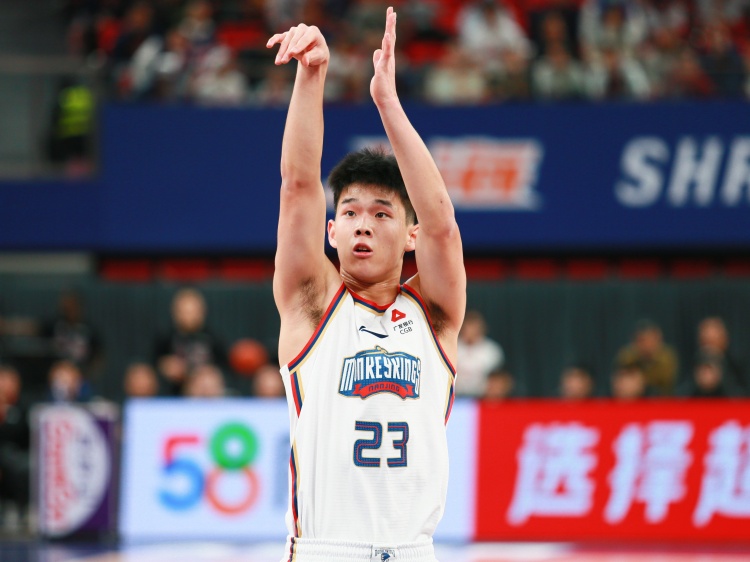  狀態(tài)可以！林葳半場8中5拿到13分1板1助