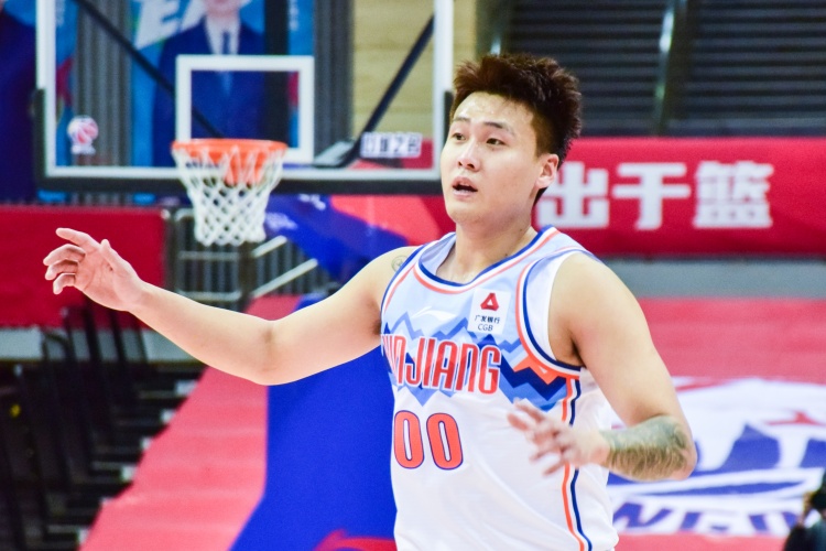  不太準(zhǔn)！趙睿18中6拿到20分4板4助也有4失誤 三分13中4