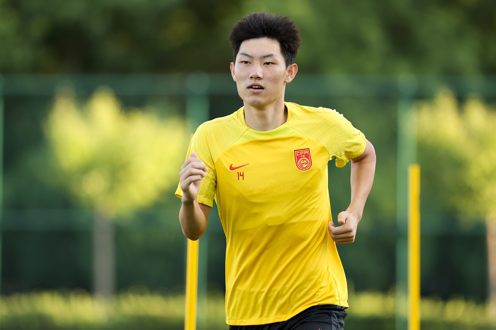  魯媒：泰山隊抵達梅州五外援齊整，四名國腳可出戰(zhàn)史松宸隨隊