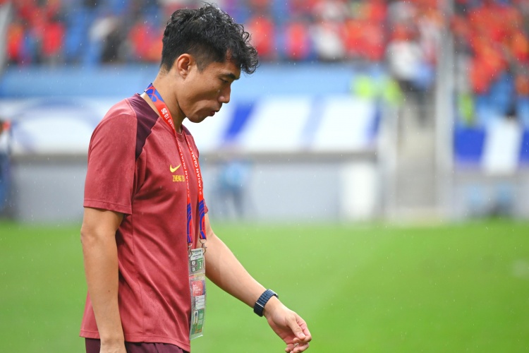  滬媒：單后腰讓國足防守承受更大壓力，若鄭智沒退役或能勝任