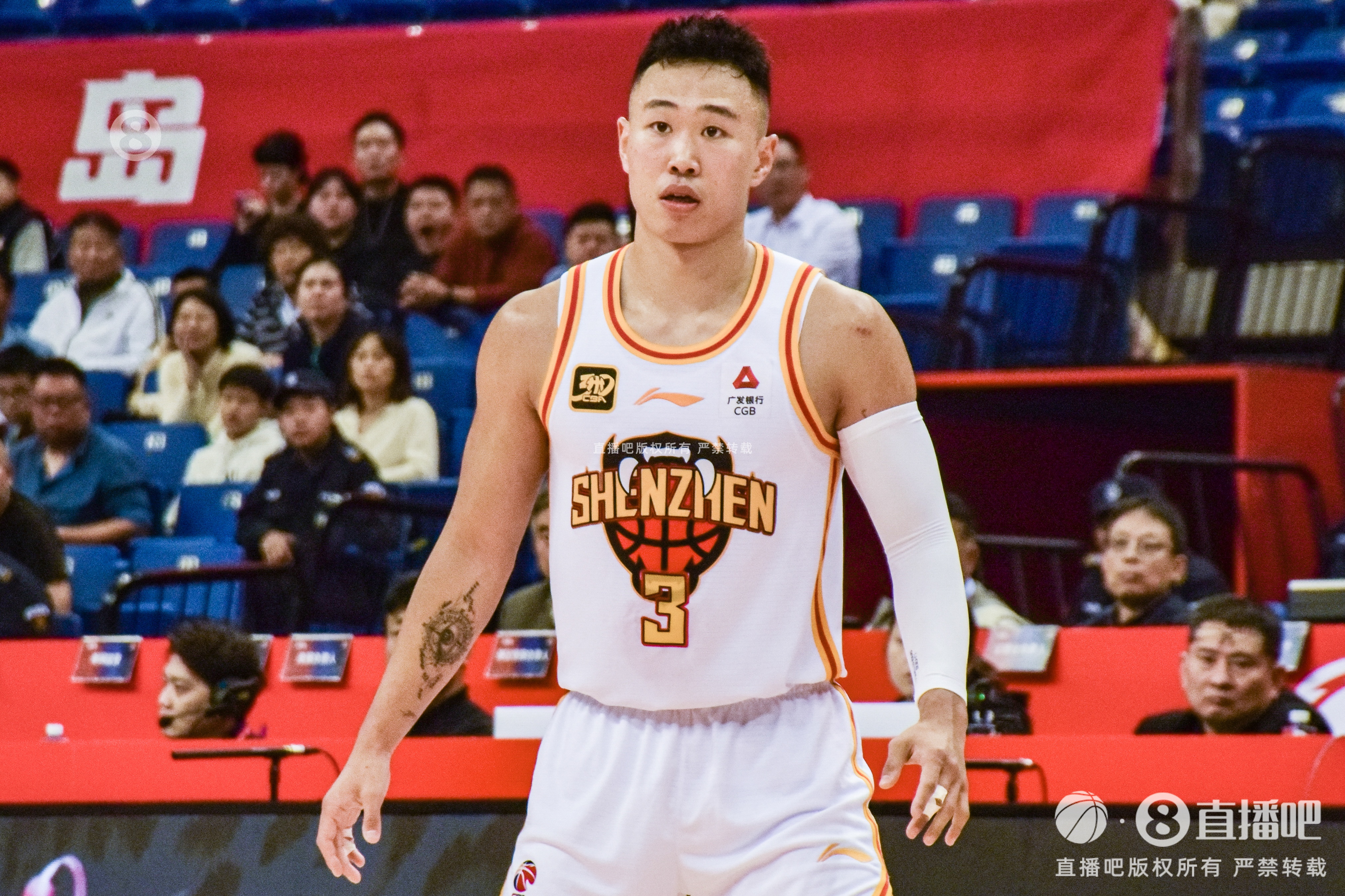  攻防俱佳！賀希寧17中8&三分7中3拿到19分 貢獻(xiàn)4次搶斷