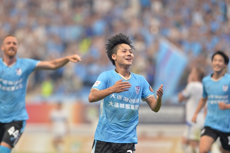  19歲國青小將毛偉杰進(jìn)入大連英博戰(zhàn)泰山首發(fā)，將迎中超首秀