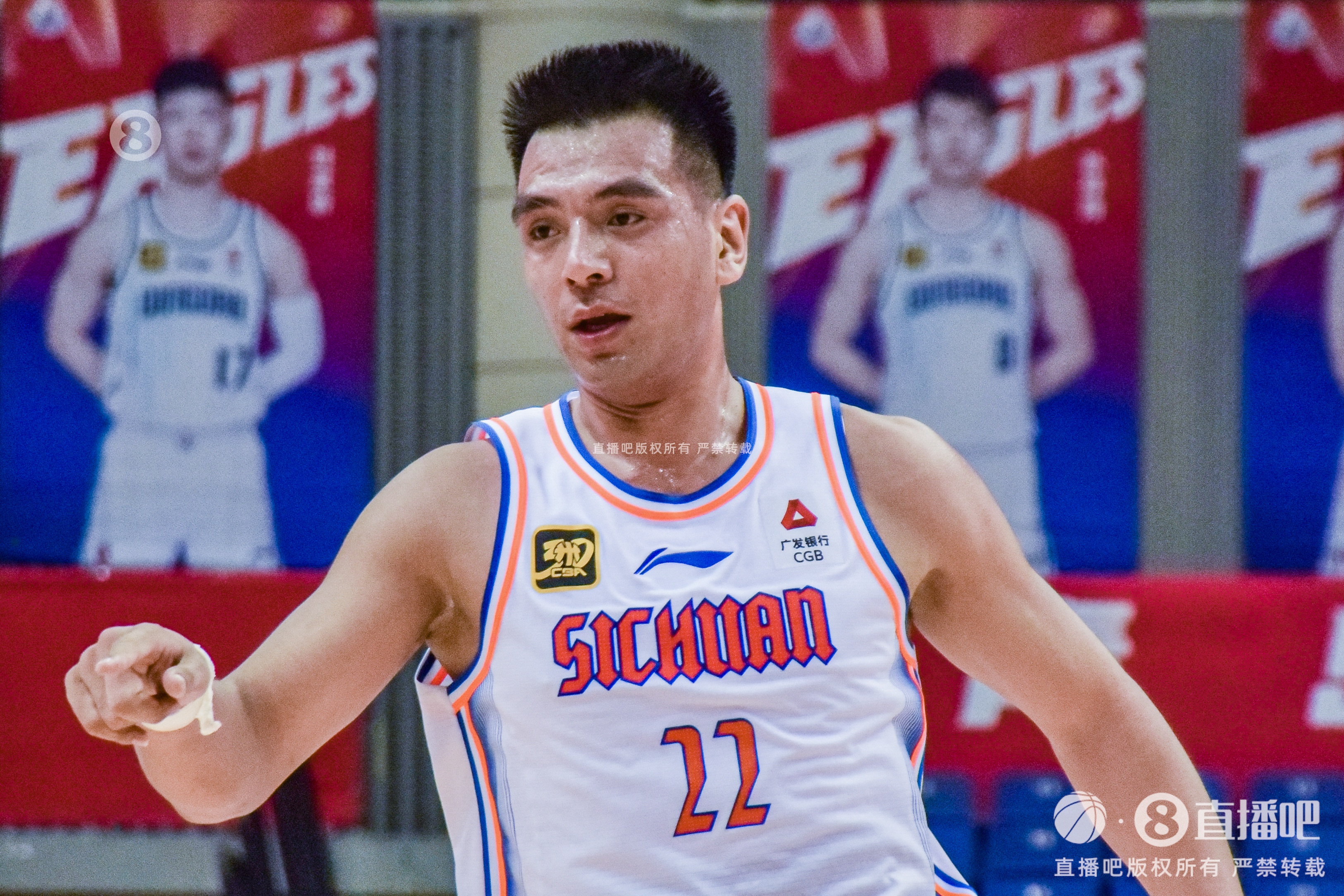  很拼！楊文學8中5得到12分10板5助1帽 拼到6犯離場