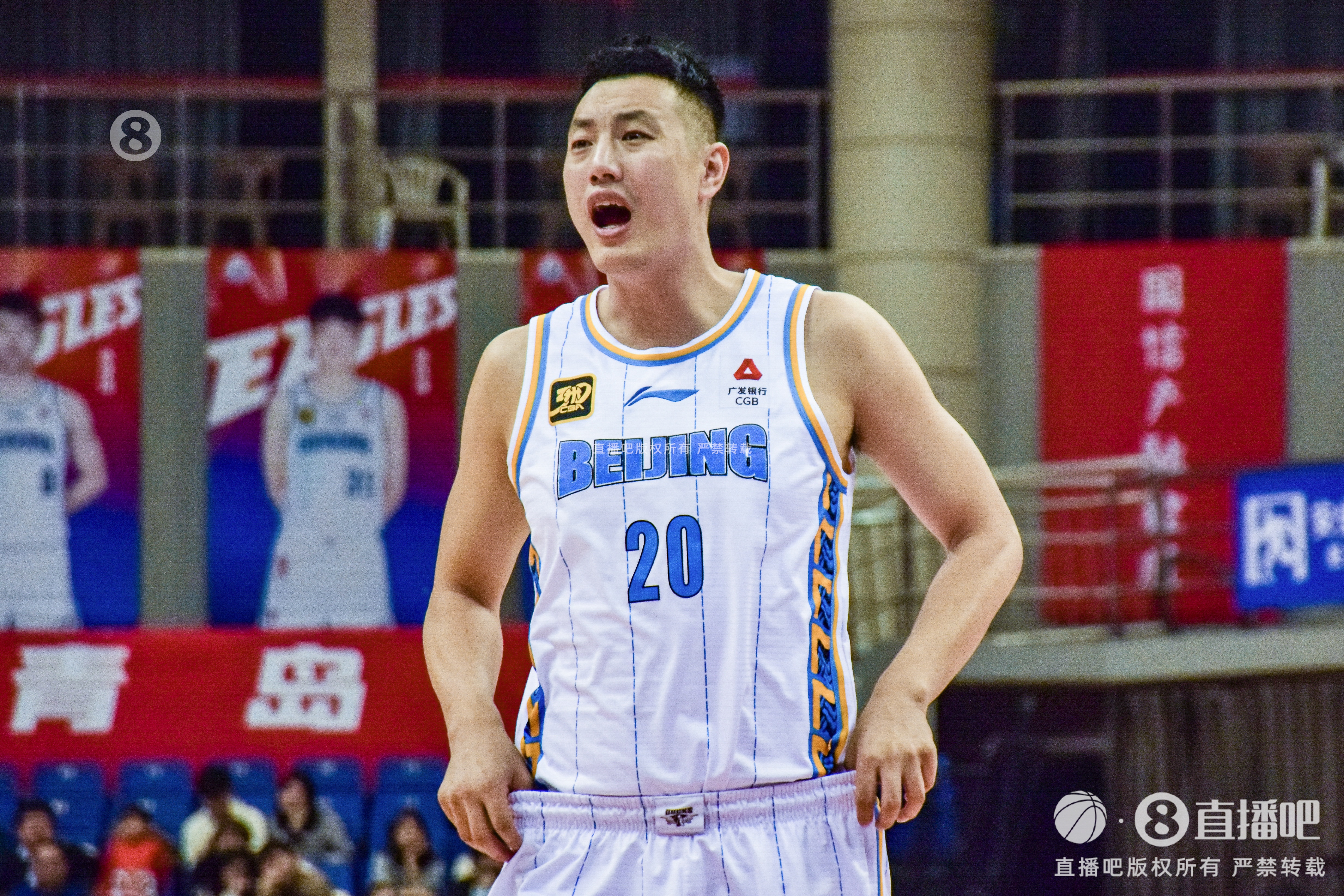  隊長以身作則！翟曉川狂搶9個前場籃板 替補4中1&6罰5中拿7分12板