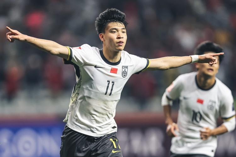  北青體育：18歲“跳級(jí)生”王鈺棟有望進(jìn)入國(guó)足客戰(zhàn)沙特名單！