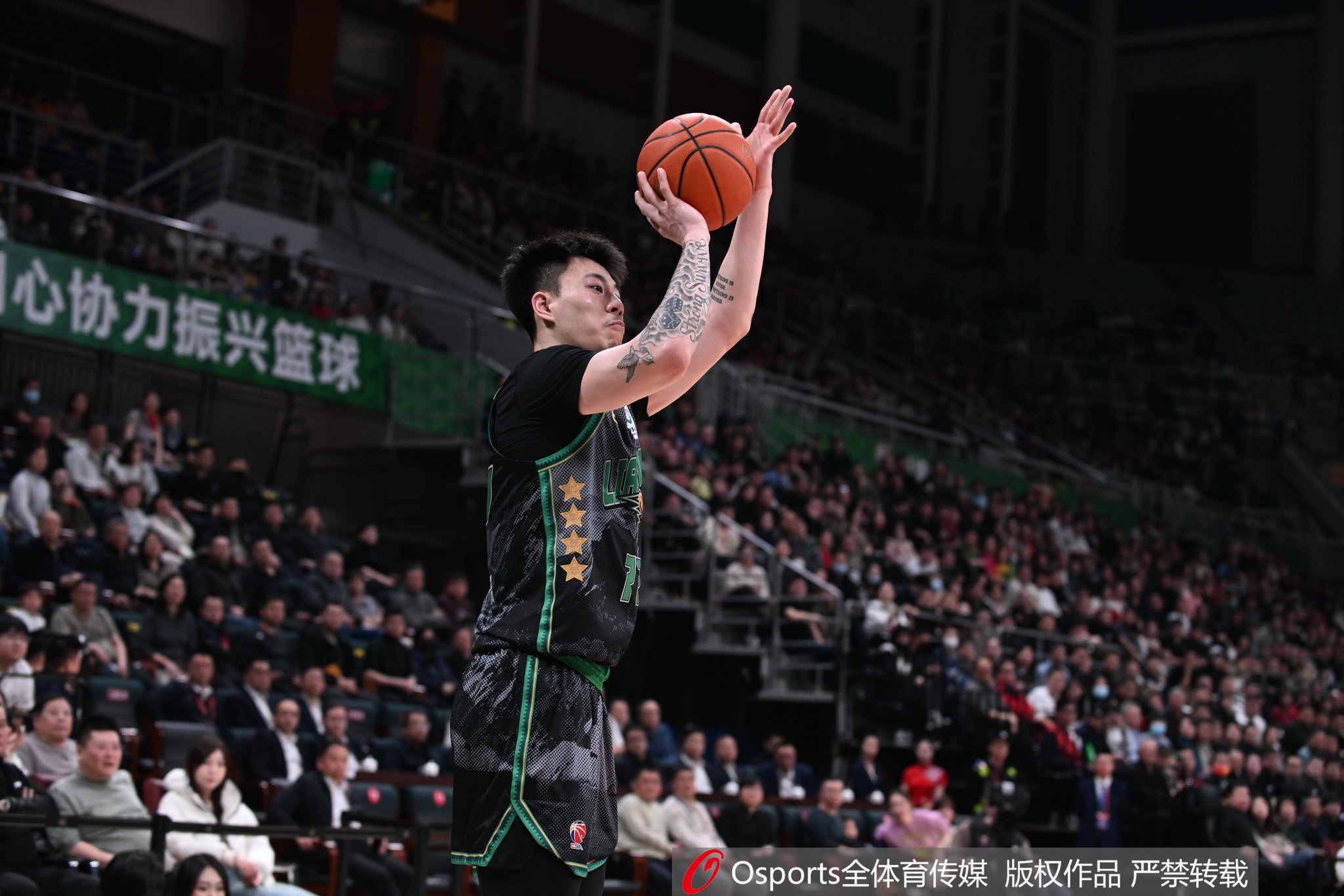  中規(guī)中矩！張鎮(zhèn)麟13中5拿到10分7板4助1斷 6失誤略多