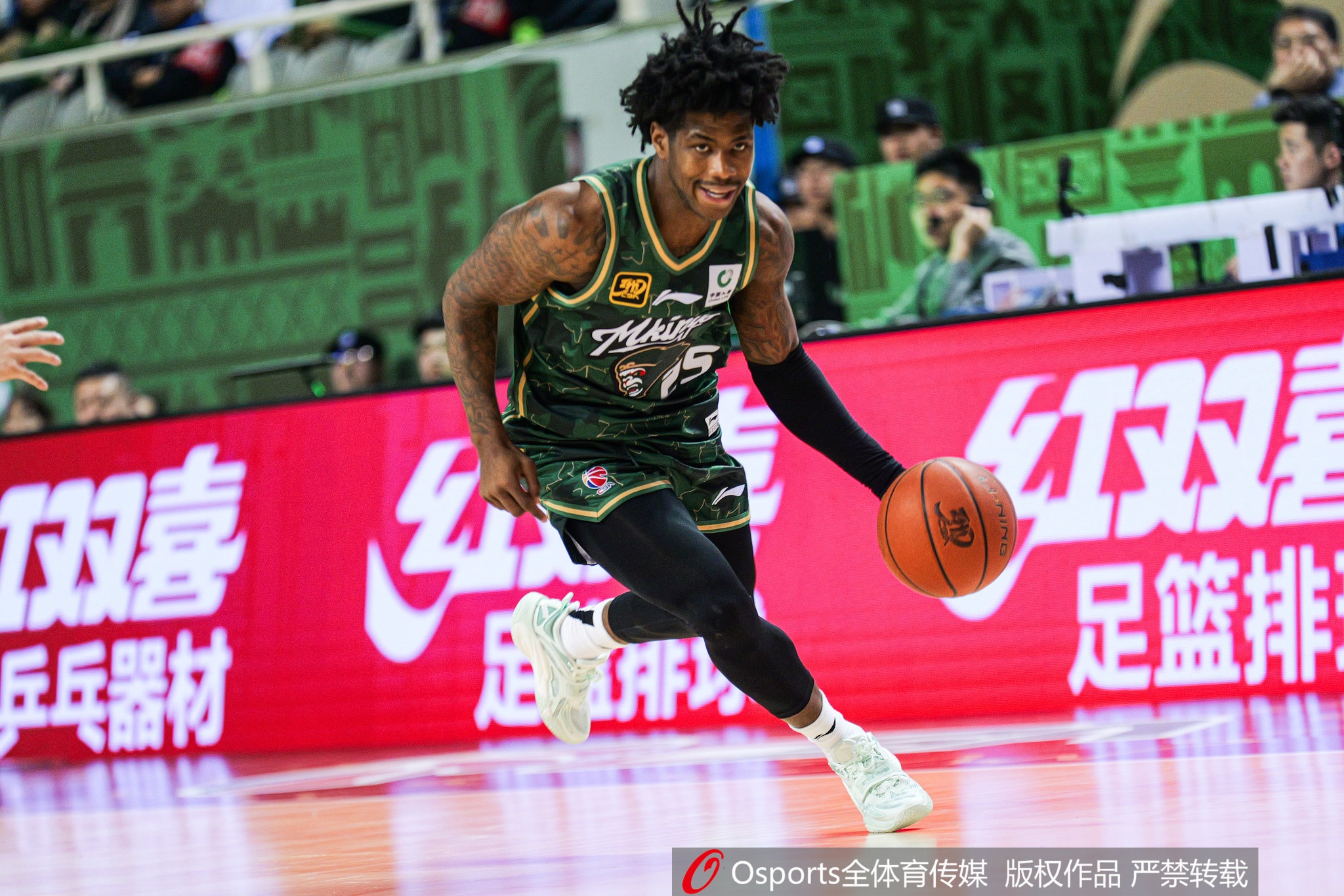  這外援猛得很！肯德里克-戴維斯16投12中&罰球18中15砍43分6板9助